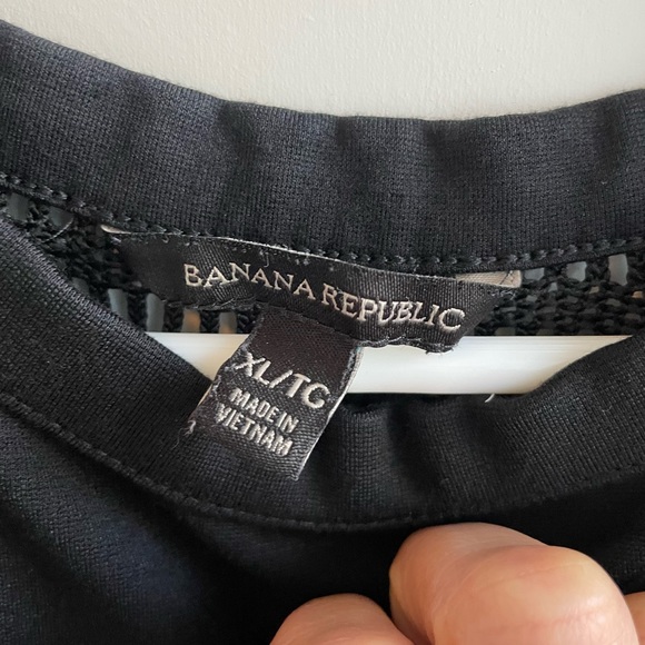 Black Banana Republic short sleeved shirt, with netted back - Picture 2 of 3